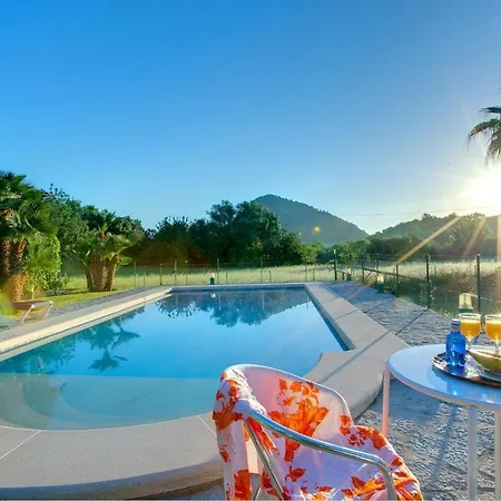 Sleeps 2 Pool Air Con Wifi