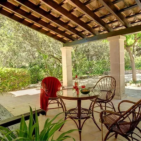 Sleeps 2 Pool Air Con Wifi